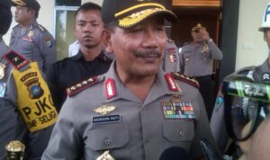 071074500_1440575014-20150826-Kapolri_Badrodin_Haiti-Batam