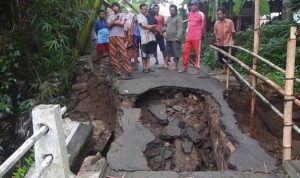 banjir-hampir-sepekan-beberapa-jembatan-di-bangka-belitung-runtuh