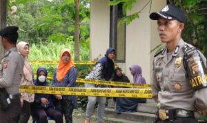 istri-brigadir-petrus-hampir-pingsan