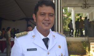 Bupati Apri Sujadi