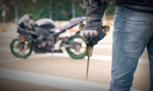 mencuri motor