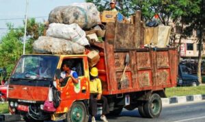 ilustrasi truk sampah