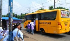 ilustrasi bus sekolah