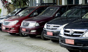mobil dinas