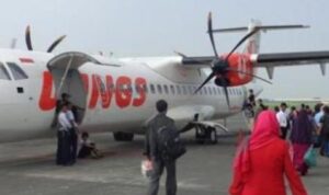 Pesawat Komersil Wings Air Mendarat Perdana di Bandara Dabo