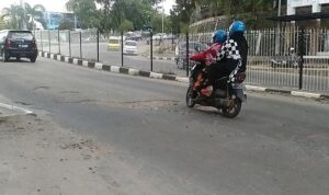 jalan seipanas berlubang