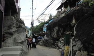 rumah di atas batu di tarempa, kepri
