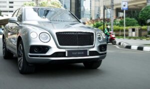 Dibanderol Rp 7,999 Miliar, SUV Mewah Bentley Bermesin V8 Hadir di Indonesia
