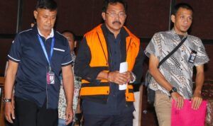 GUBERNUR KEPRI DITAHAN